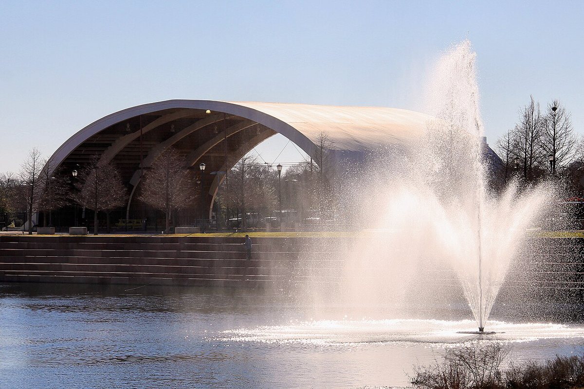 the pond and walking trail at Mueller Lake Park in spring