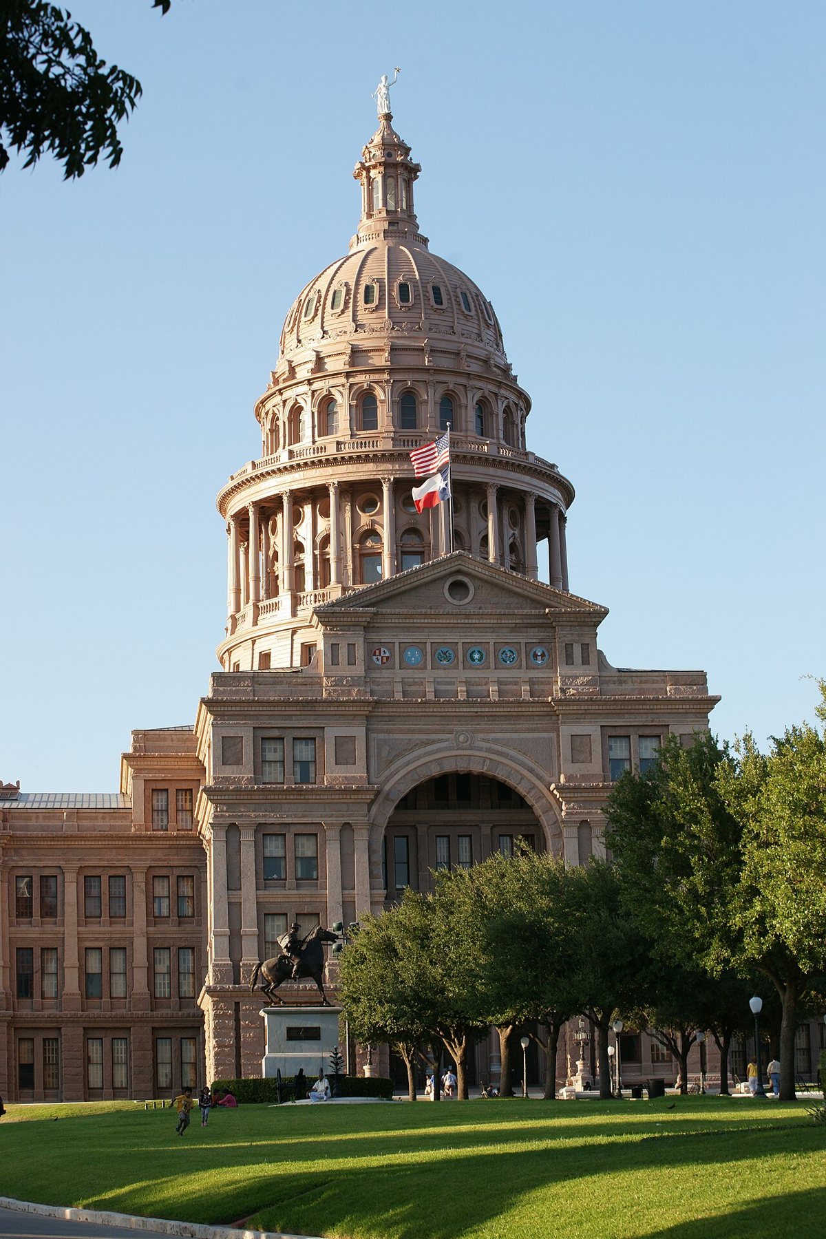 the pink granite Texas State Capitol in Austin